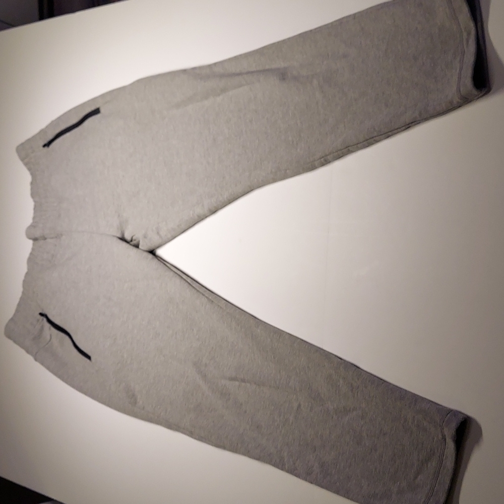 MPG Gray Sweatpants with zipper pockets. Size XL